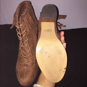 Brown felt booties, only worn twice!